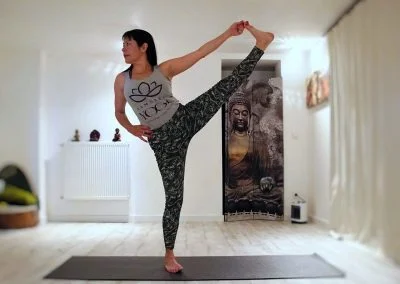 UTTHITA HASTA PADANGUSTH ASANA-B bis