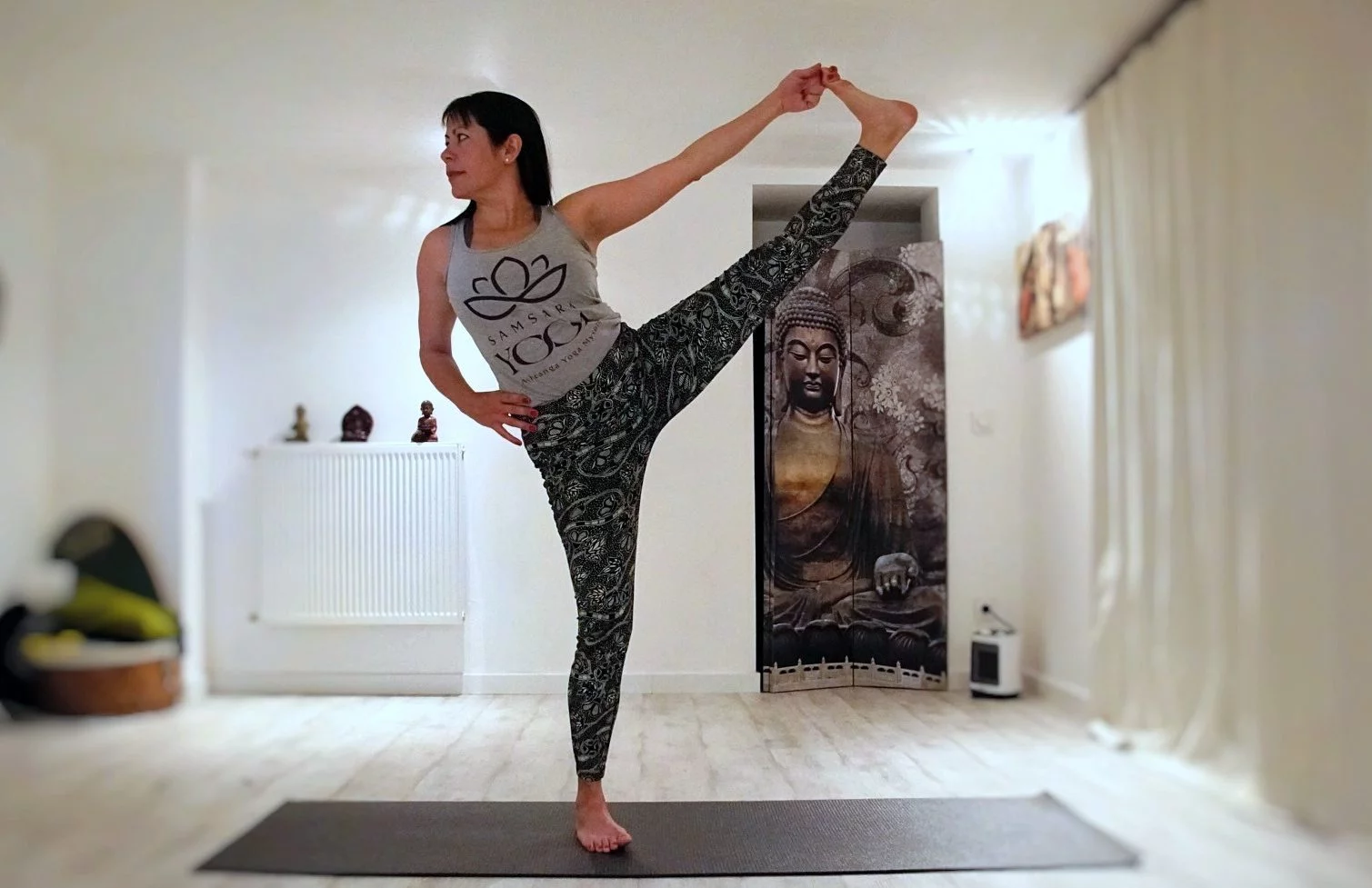 UTTHITA HASTA PADANGUSTH ASANA-B bis